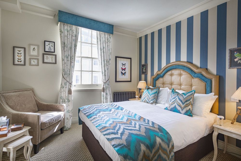 The White Horse Hotel, Romsey, Hampshire Classic Double Room 4