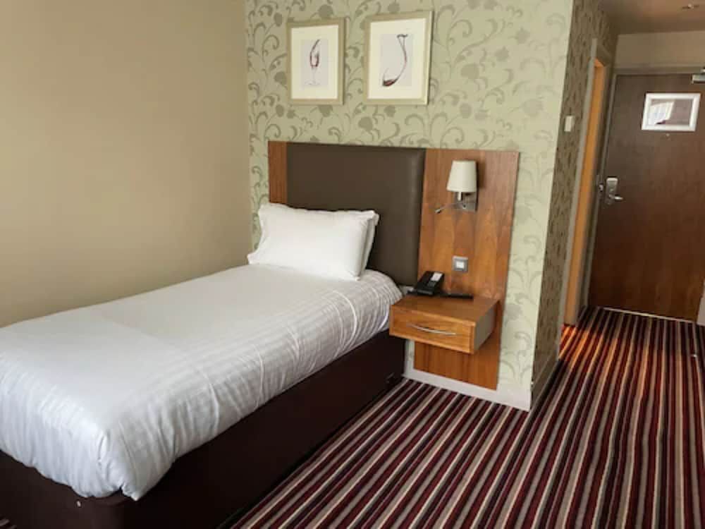 Gloucester Robinswood Hotel, BW Signature Collection Standard Room, 2 Twin Beds, Non Smoking