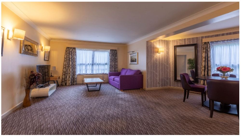 Gloucester Robinswood Hotel, BW Signature Collection Suite, 1 Double Bed, Non Smoking (with 2 double sofa beds) 2