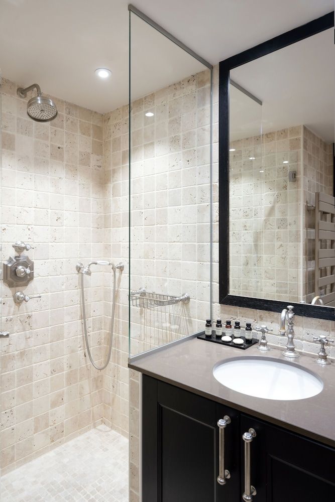 Hôtel Saint-Louis Marais Superior Double or Twin Room 5