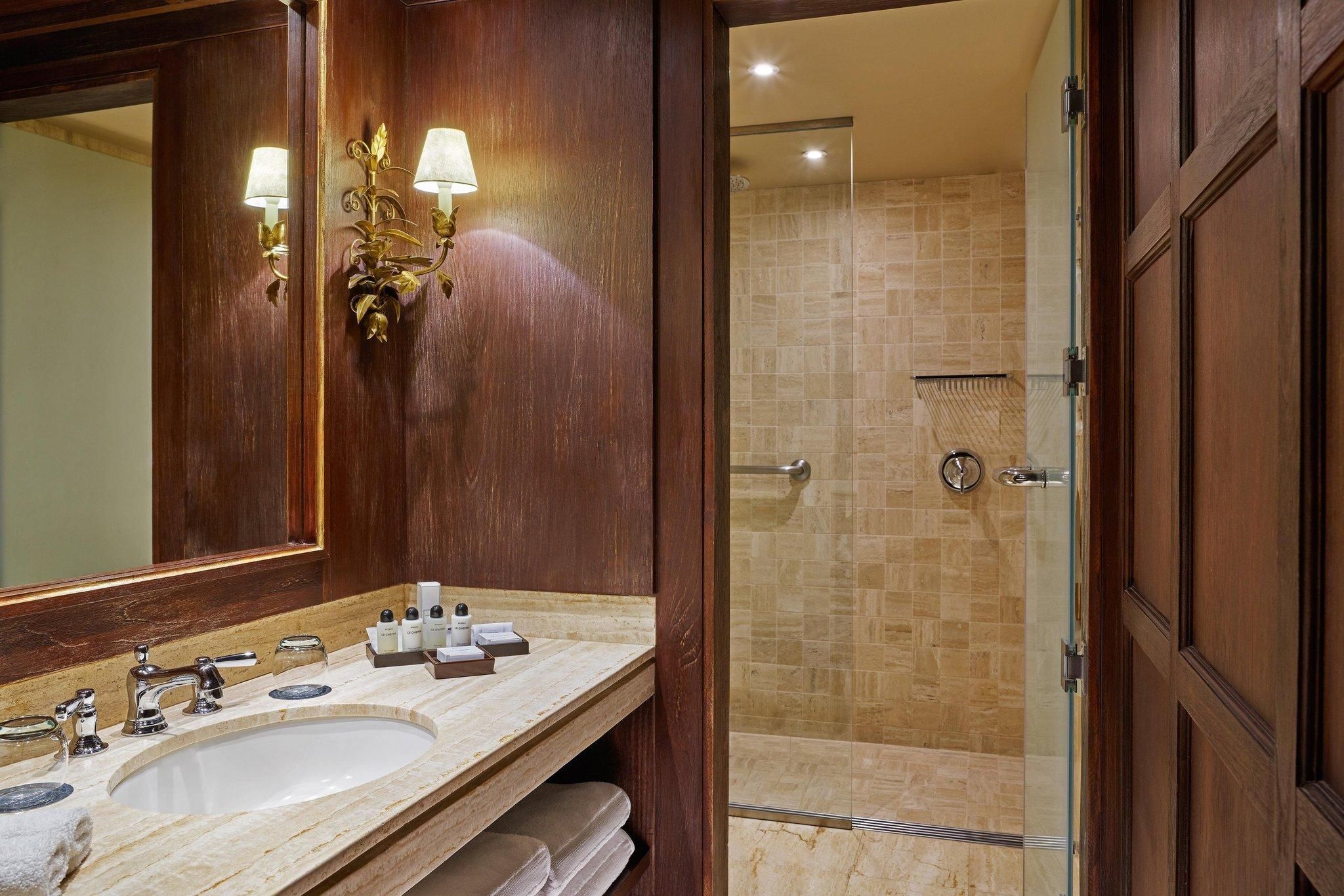 2 Bedroom Presidential Suite, Bedroom 1: 1 King, Bedroom 2: 2 Double