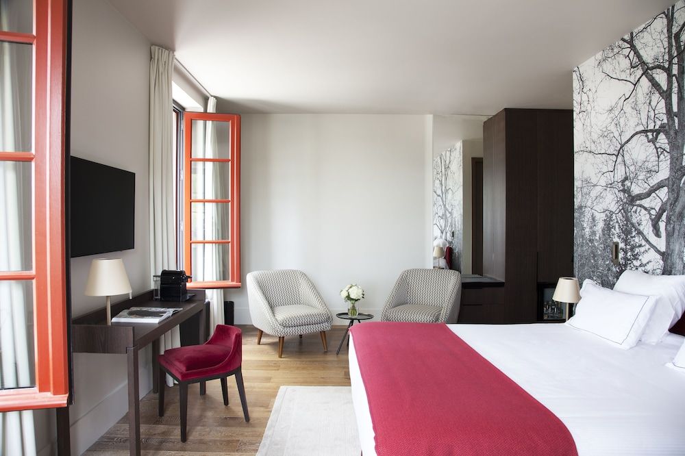 Relais de Chambord, a Small Luxury Hotels of the World Junior Suite, Park View 14