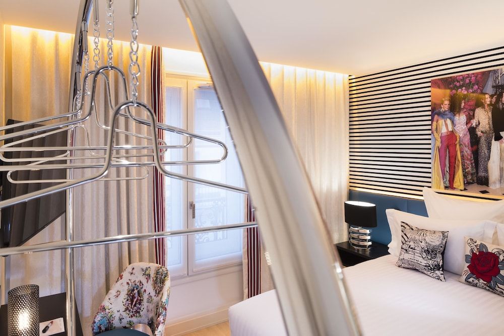 undefined Hôtel Dress Code 10