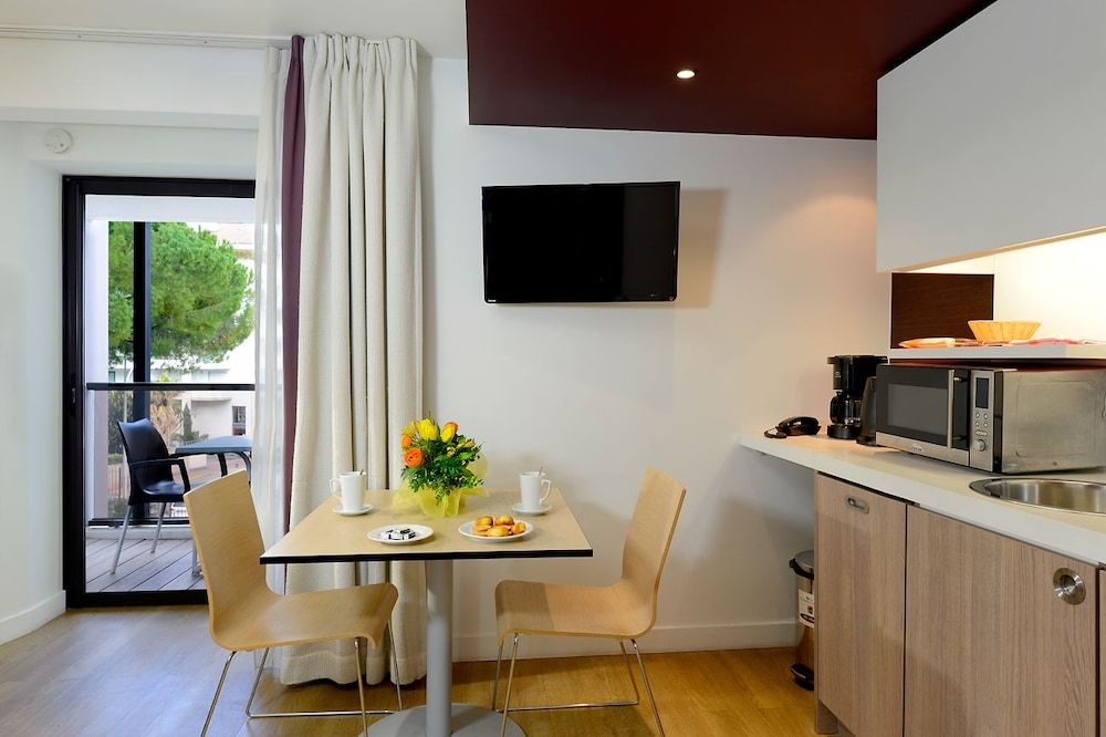 Residéal Premium Cannes Studio, City View (2 pers) 2