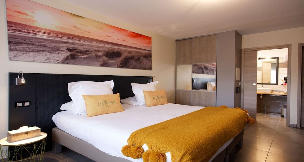 Superior Room, 1 King Bed, Non Smoking, Terrace