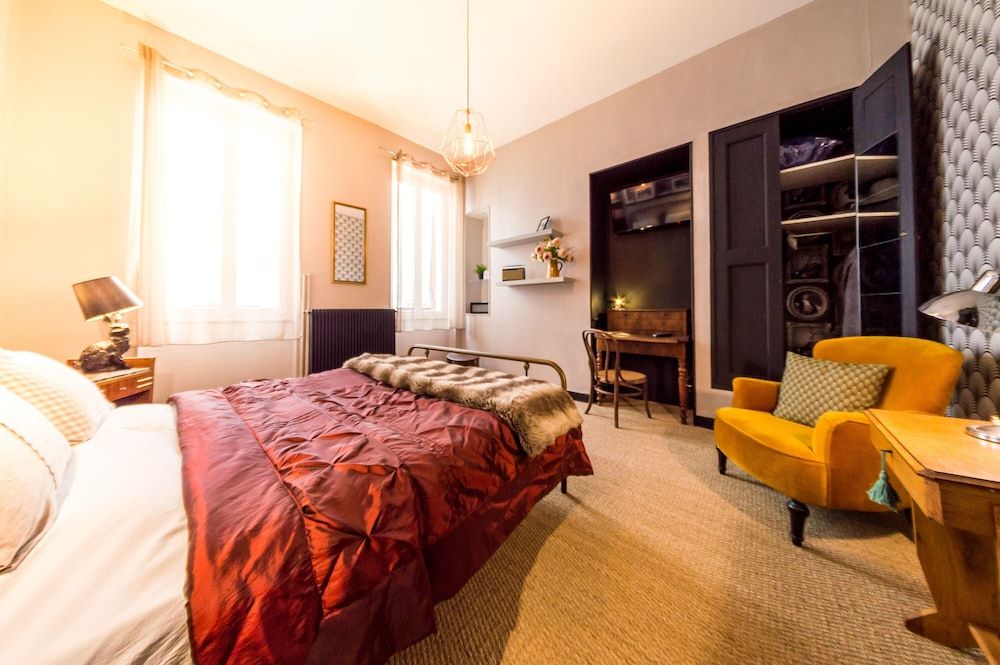 Le Rétro Mirabeau - Maison de Famille Superior Suite, Private Bathroom, Garden View 2