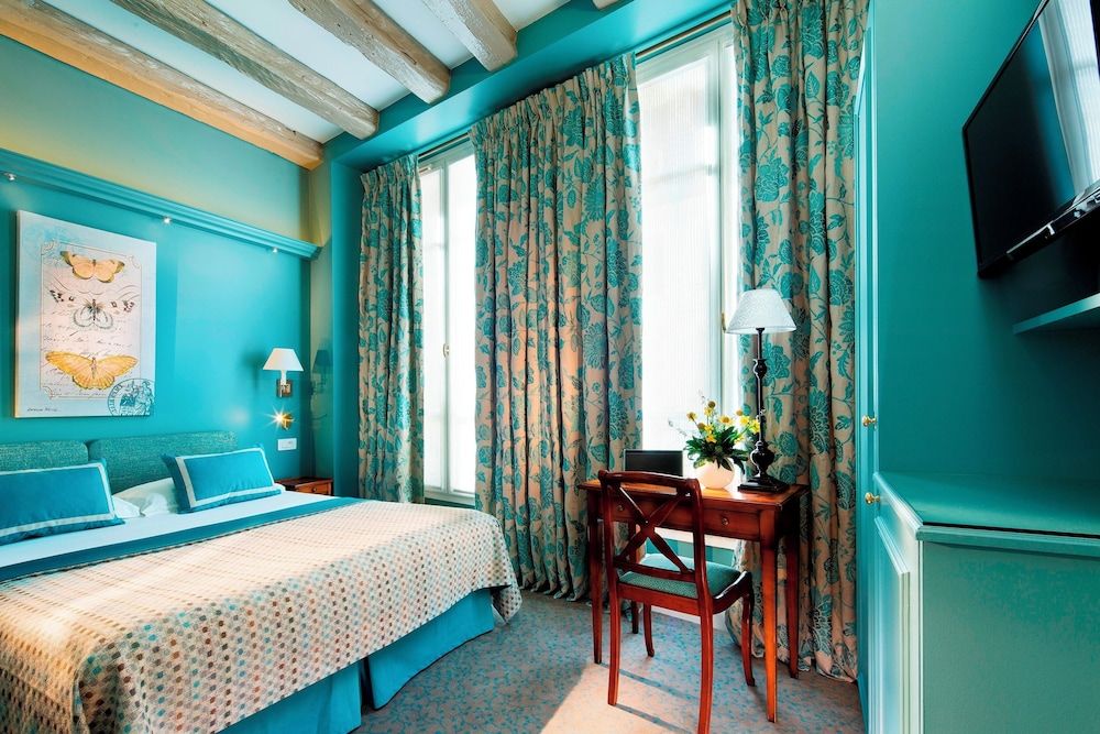 Le Relais Saint Honoré Superior Double Room 5