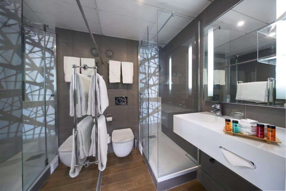 Le Relais Saint Honoré Superior Double Room 4