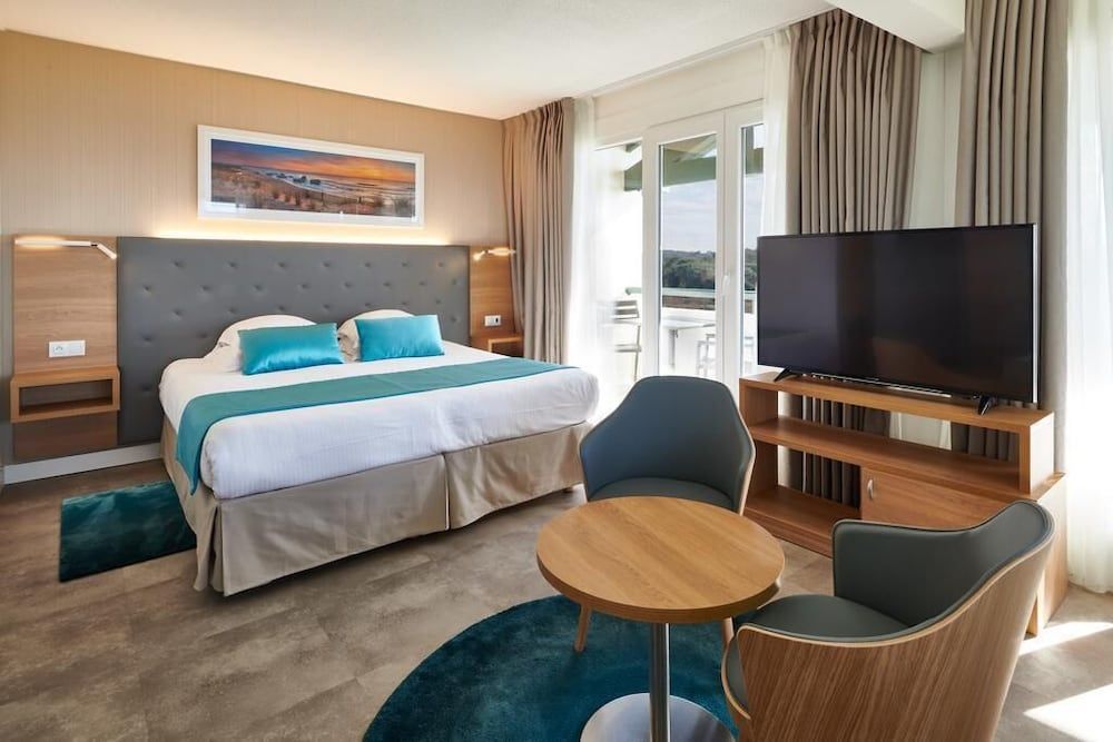 Junior Double Room, Balcony, Partial Sea View