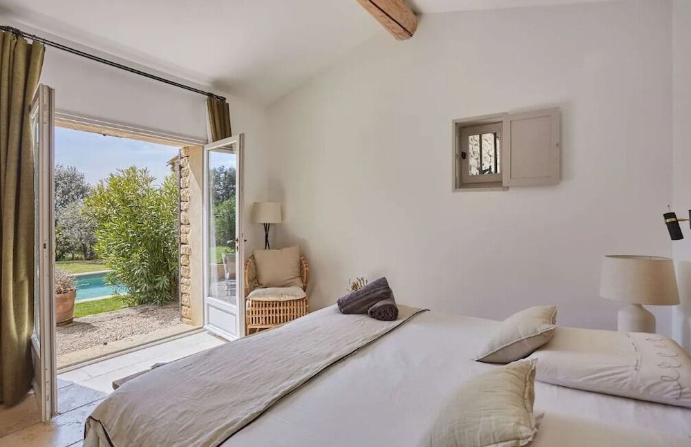Comfort Room, 1 King Bed, Balcony, Pool View