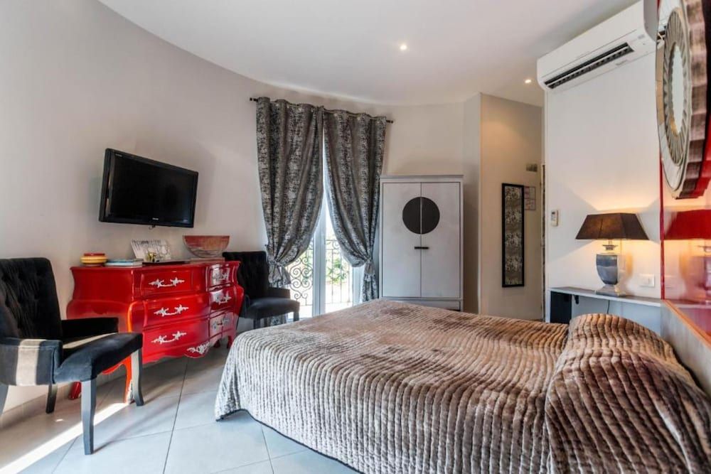 Suite, Sea View