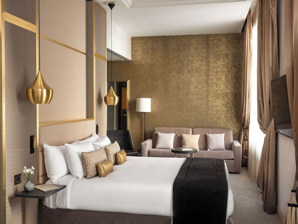 Queen Junior Suite