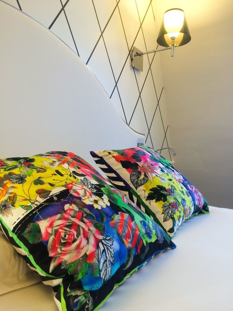 Hôtel Le Royal Classic Double Room 8