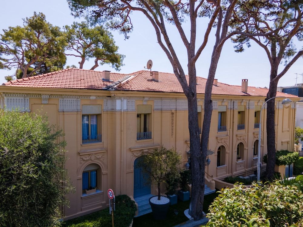 undefined Hôtel du Petit Palais 5