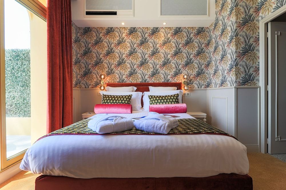 undefined Hôtel du Petit Palais 10