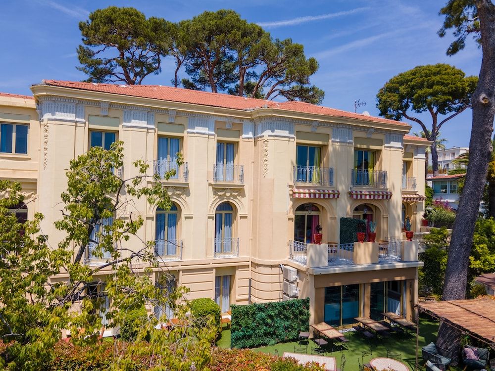 undefined Hôtel du Petit Palais 2