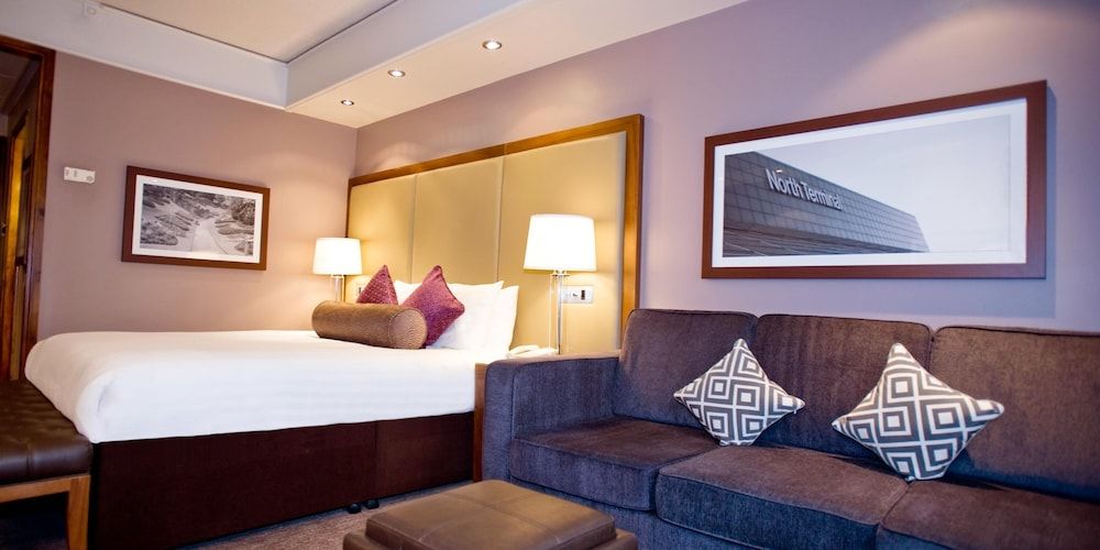 Sandman Signature London Gatwick Hotel Standard Room, 1 King Bed 6