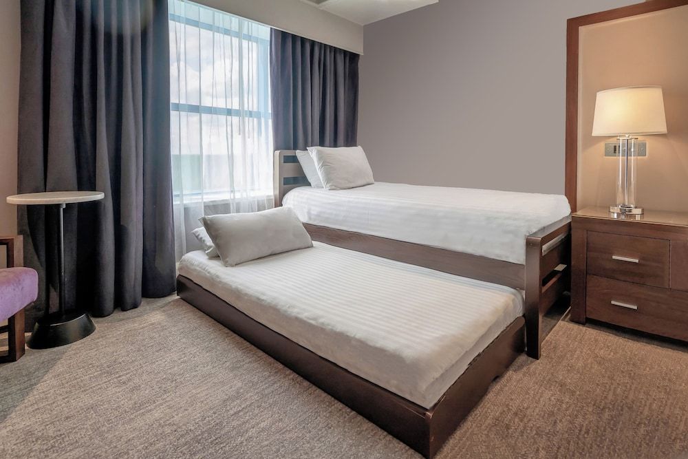 Sandman Signature London Gatwick Hotel Family Room, 1 King Bed, 1 Single Bed, 1 Trundle Bed 2