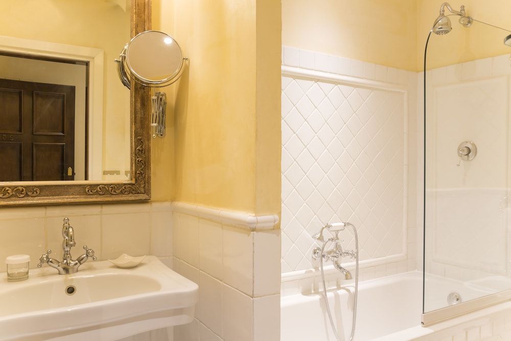 Grand Hotel Baglioni Classic Double or Twin Room 4