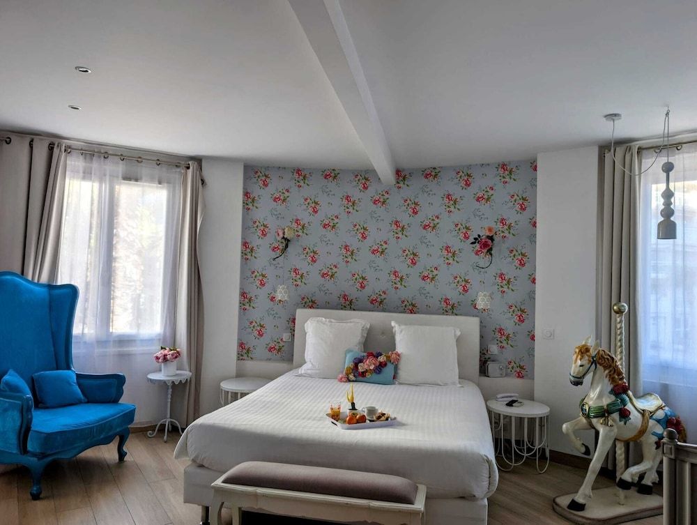 undefined Hotel Mademoiselle 2