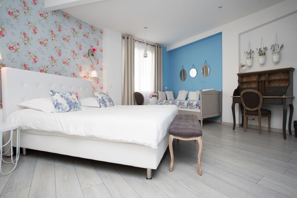 undefined Hotel Mademoiselle 7