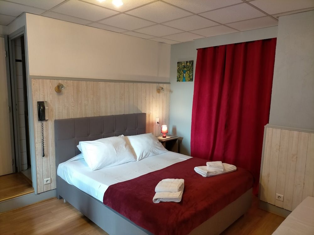 Hôtel de Savoie Quadruple Room, Canal View 2