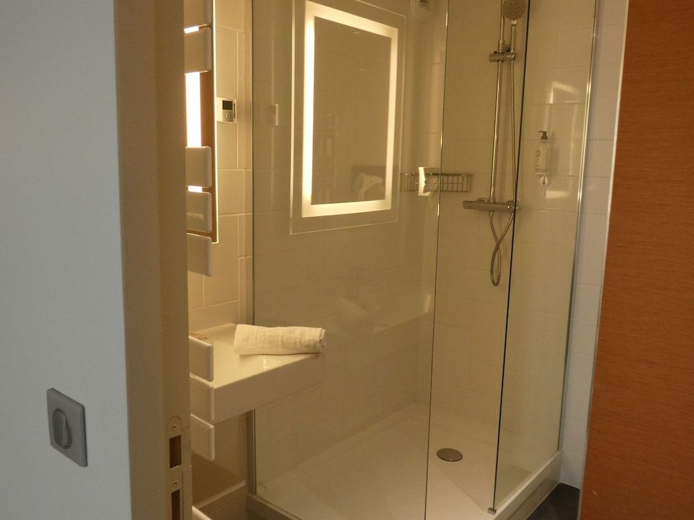 Best Western La Porte des Châteaux Family Room, 3 Twin Beds 5