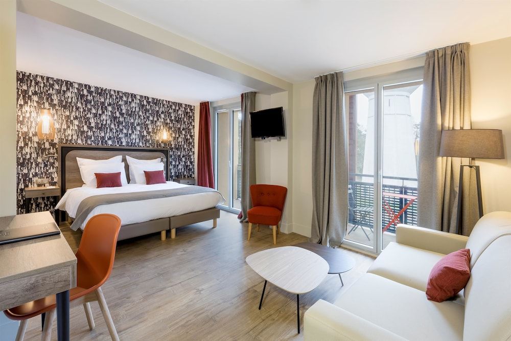 Best Western La Porte des Châteaux Superior Room, 1 King Bed with Sofa bed (with Sofabed) 3