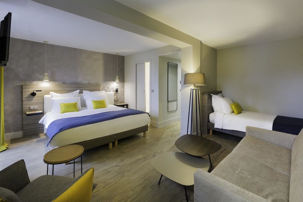 Best Western La Porte des Châteaux Family Room, 3 Twin Beds 6