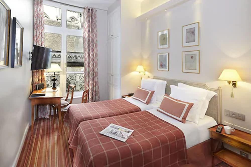Relais Du Louvre Standard Room