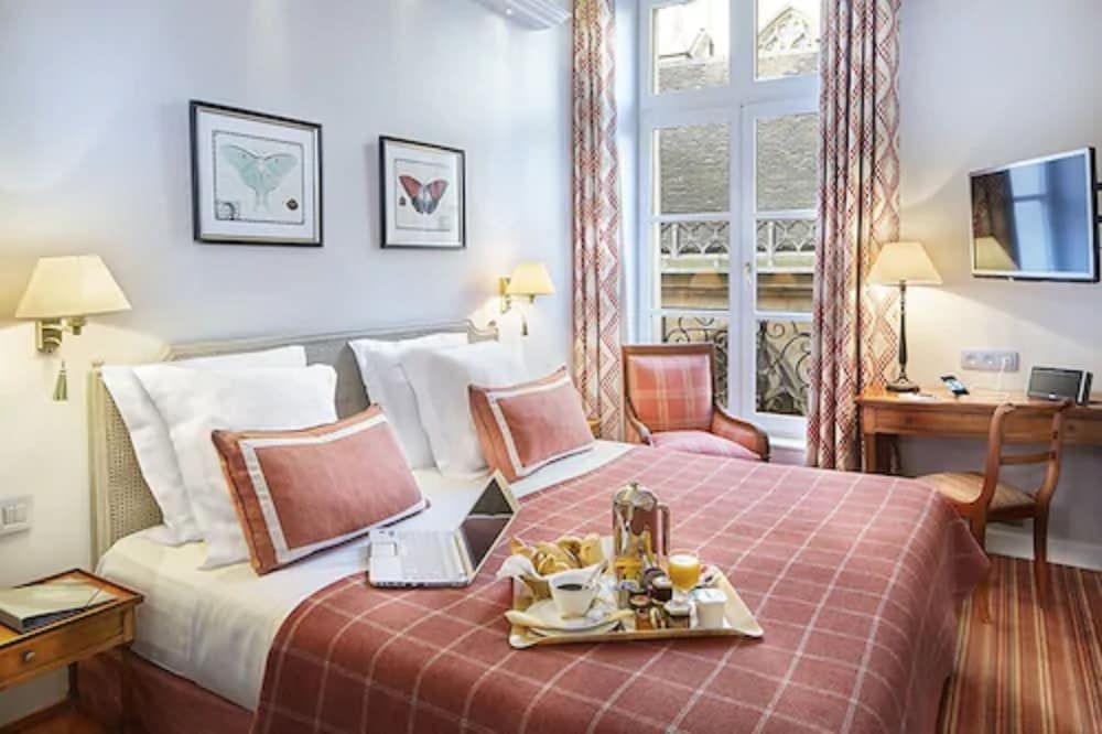 Relais Du Louvre Standard Room 4