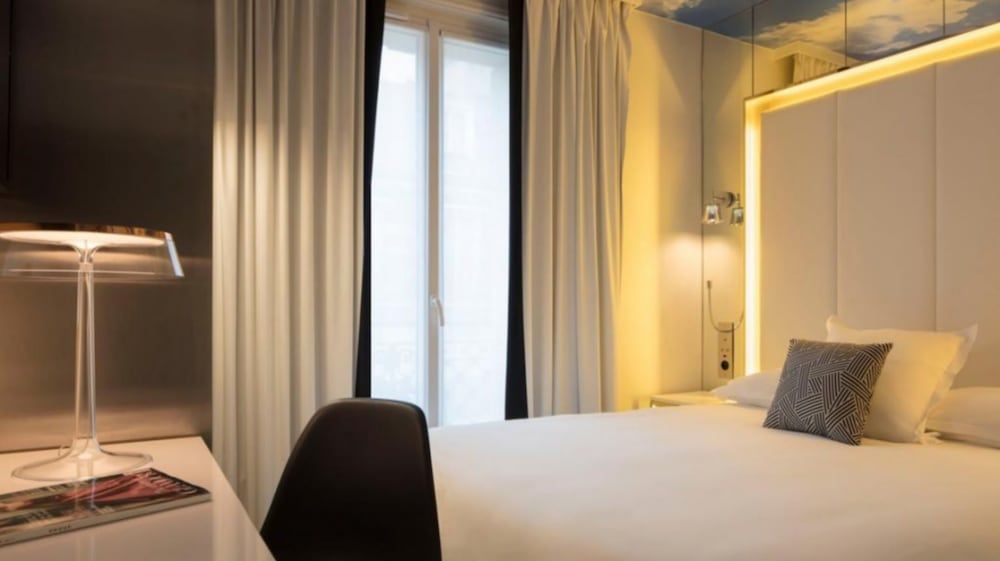 Nouvel Hotel Eiffel Classic Double Room 2