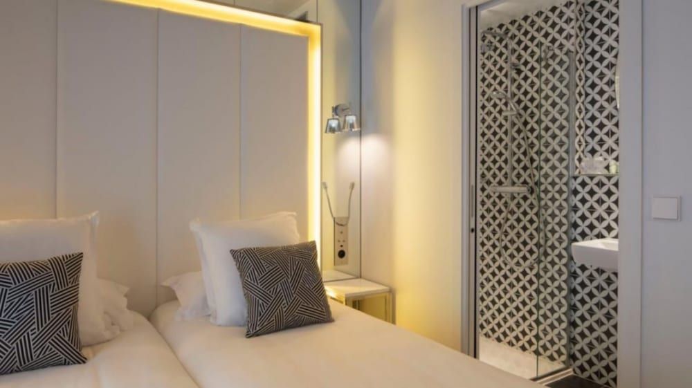 Nouvel Hotel Eiffel Club Twin Room 4