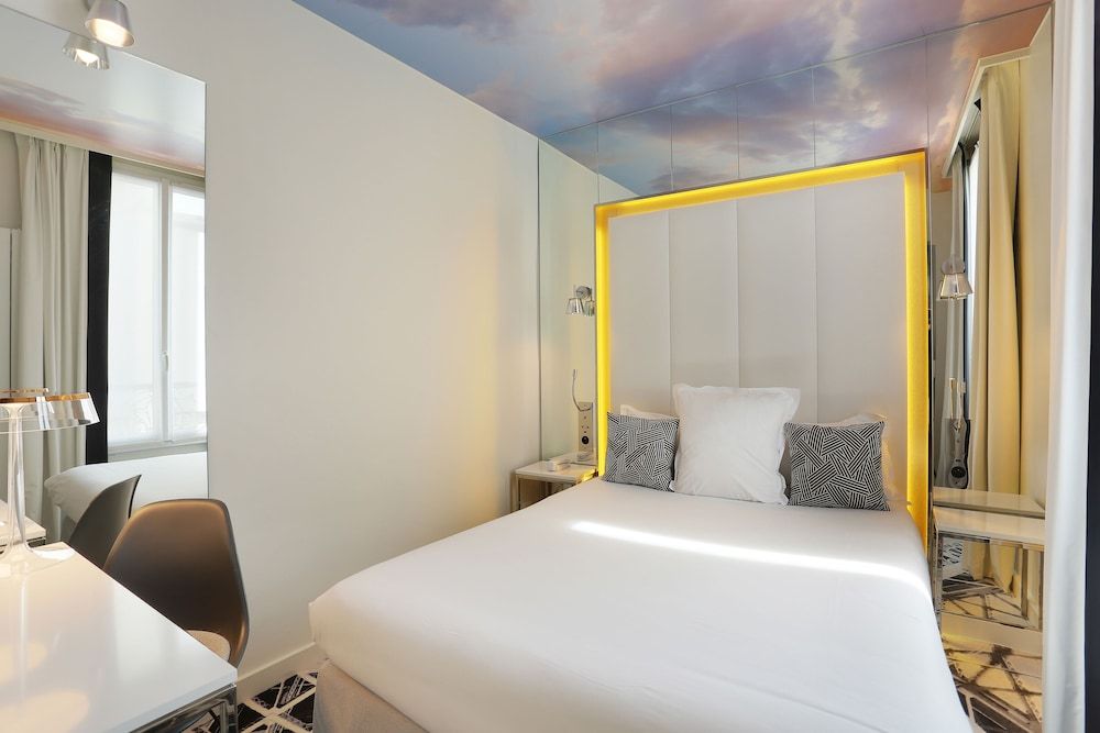 undefined Nouvel Hotel Eiffel 2