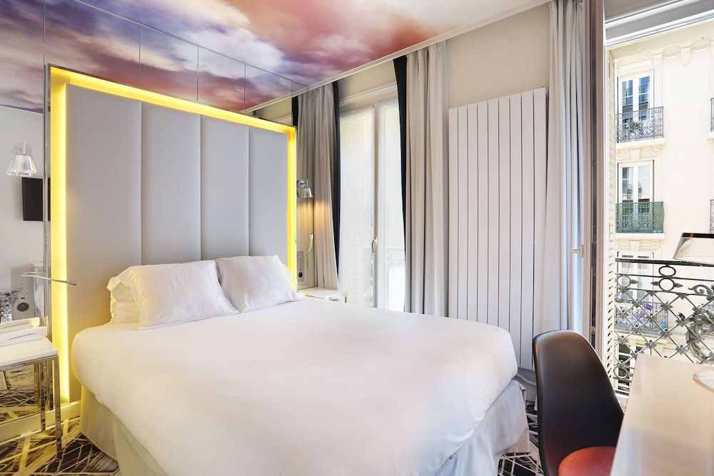 undefined Nouvel Hotel Eiffel 3