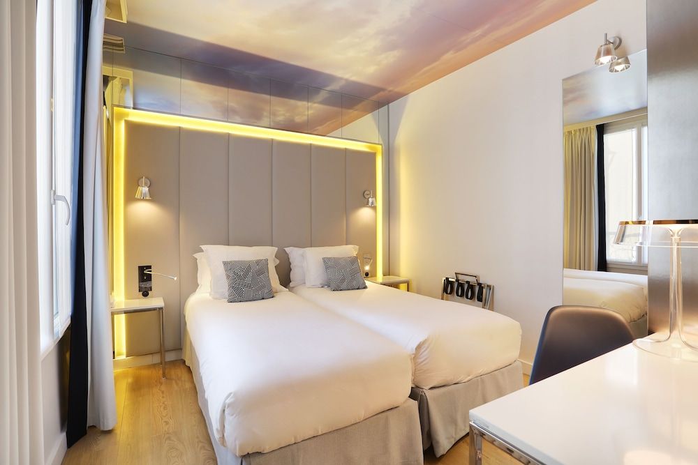 undefined Nouvel Hotel Eiffel