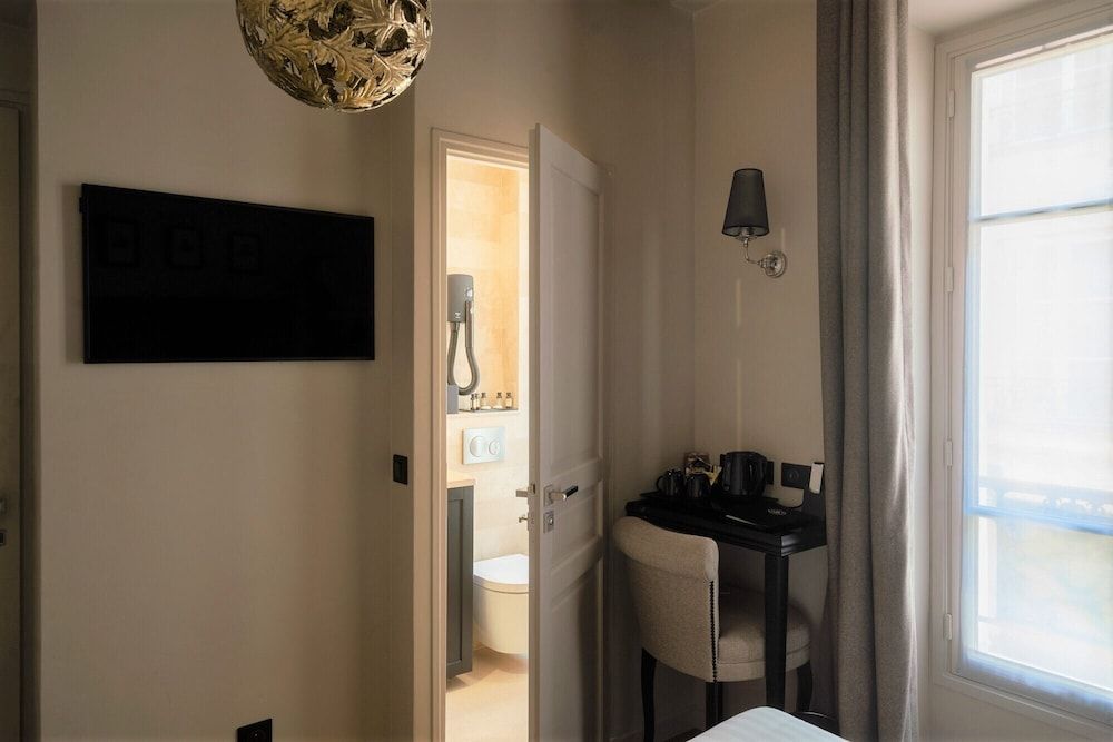 undefined Hotel Saint-Louis en L'Isle - Notre-Dame 9
