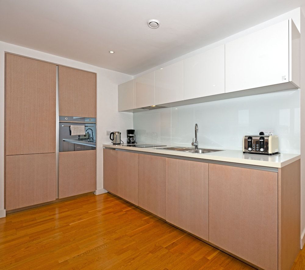 Grand Apartments Kew Gardens Royal Apartment, 2 Bedrooms, Garden View 25