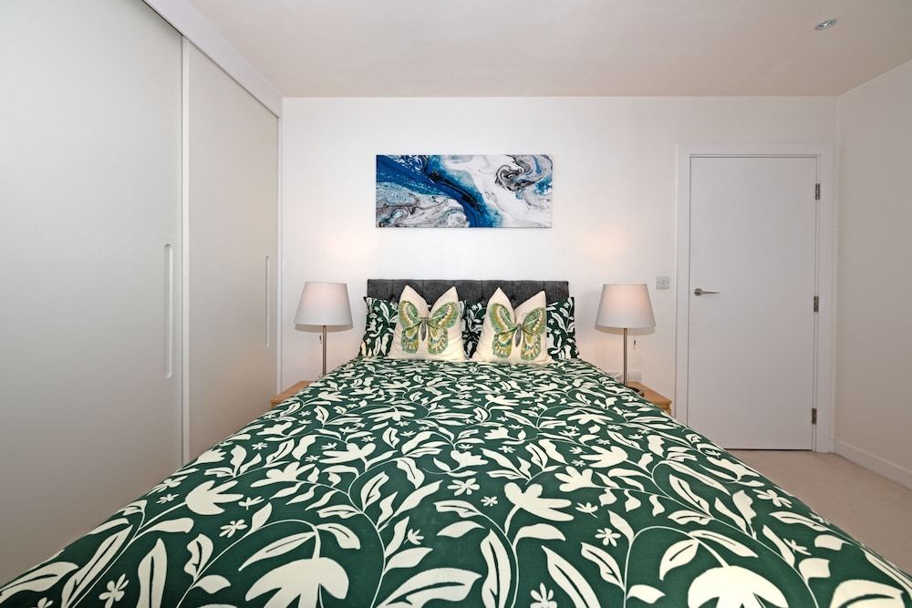 Grand Apartments Kew Gardens Royal Apartment, 2 Bedrooms, Garden View 15