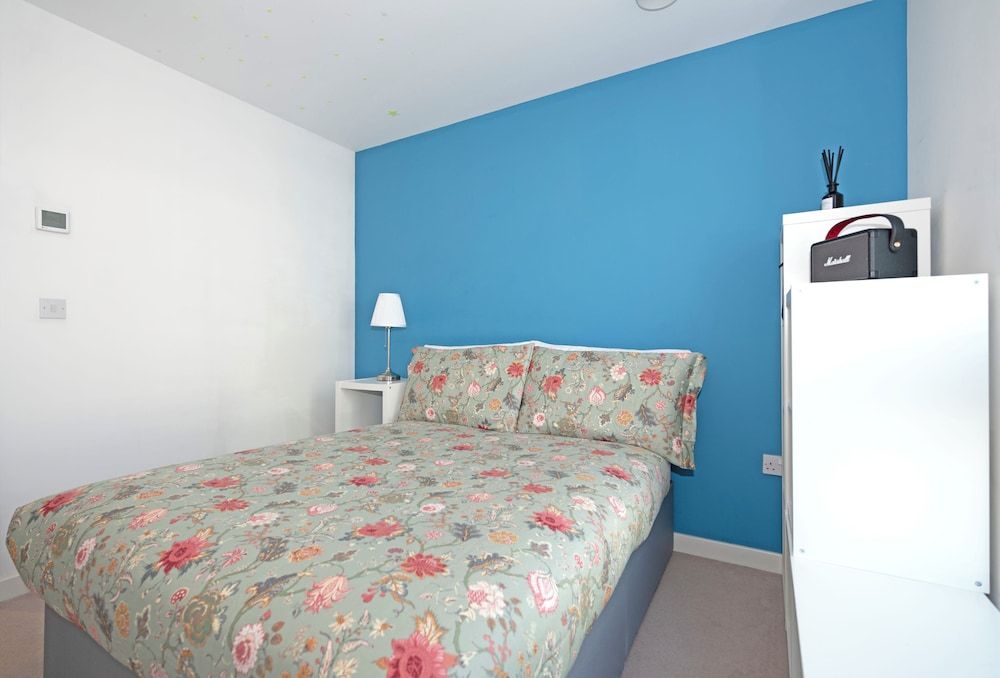 Grand Apartments Kew Gardens Family Apartment