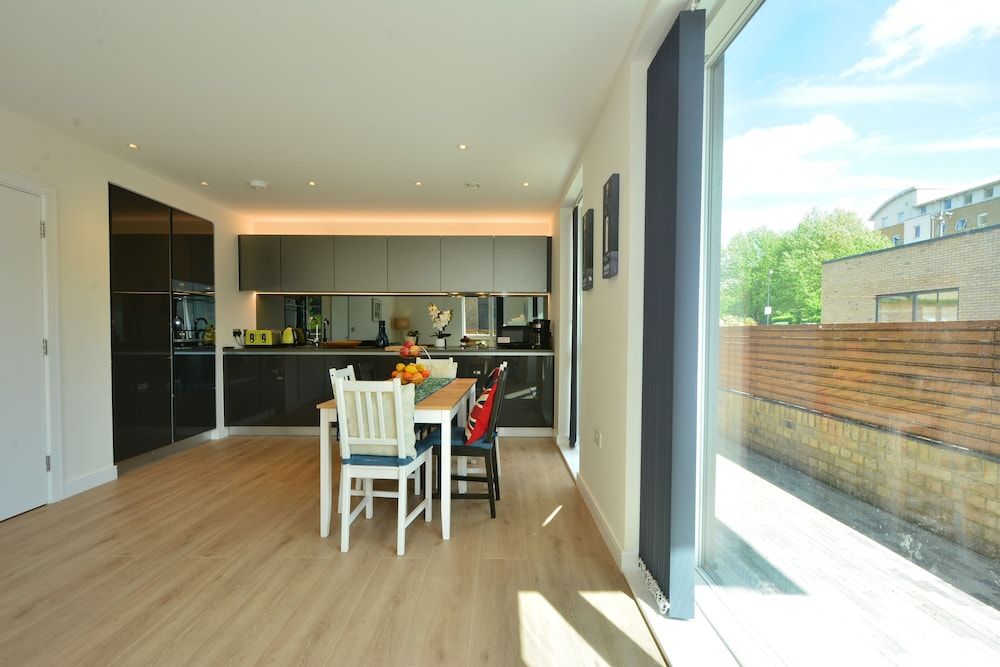 undefined Grand Apartments Kew Gardens 5