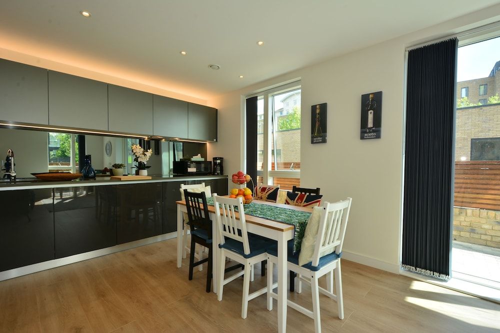 undefined Grand Apartments Kew Gardens 4