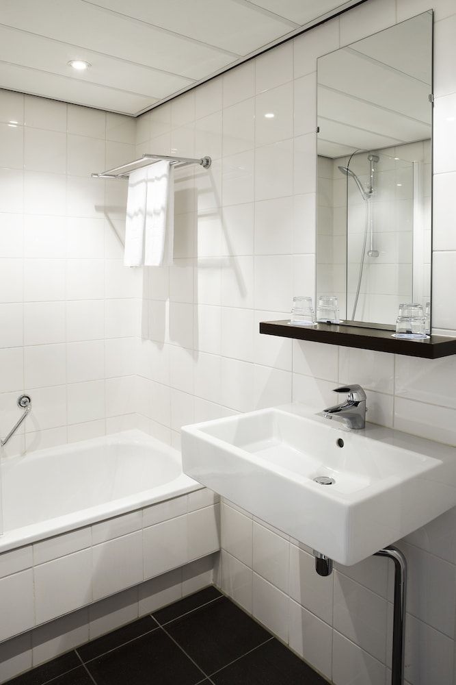 NH Amsterdam Caransa Standard Room 4