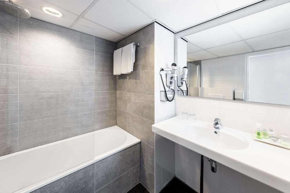 NH Amsterdam Caransa Standard Room 8