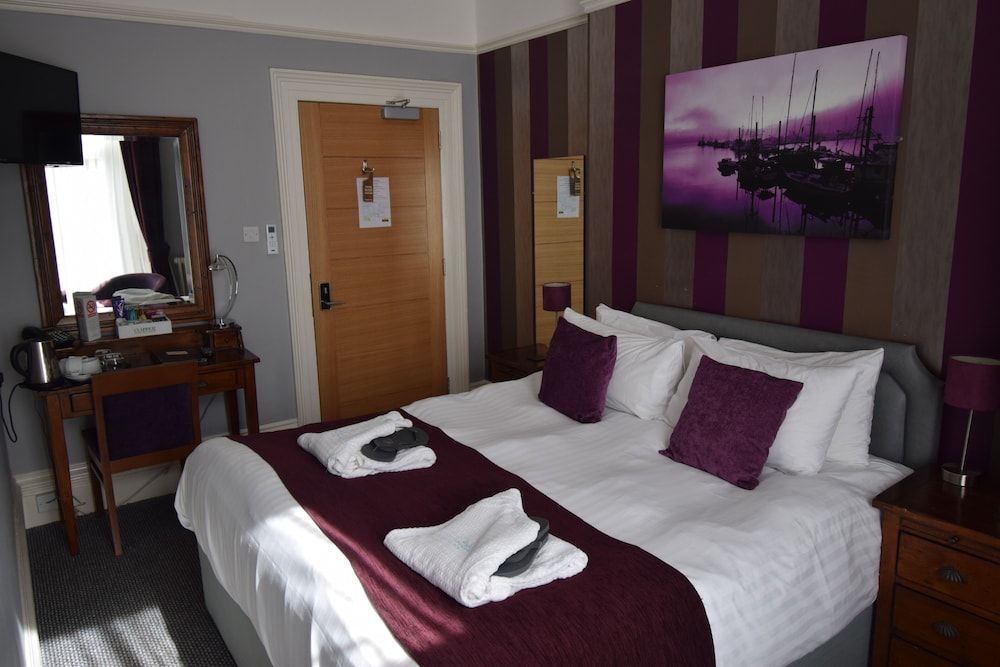 Lincombe Hall Hotel & Spa - Just for Adults Cosy Superking 2