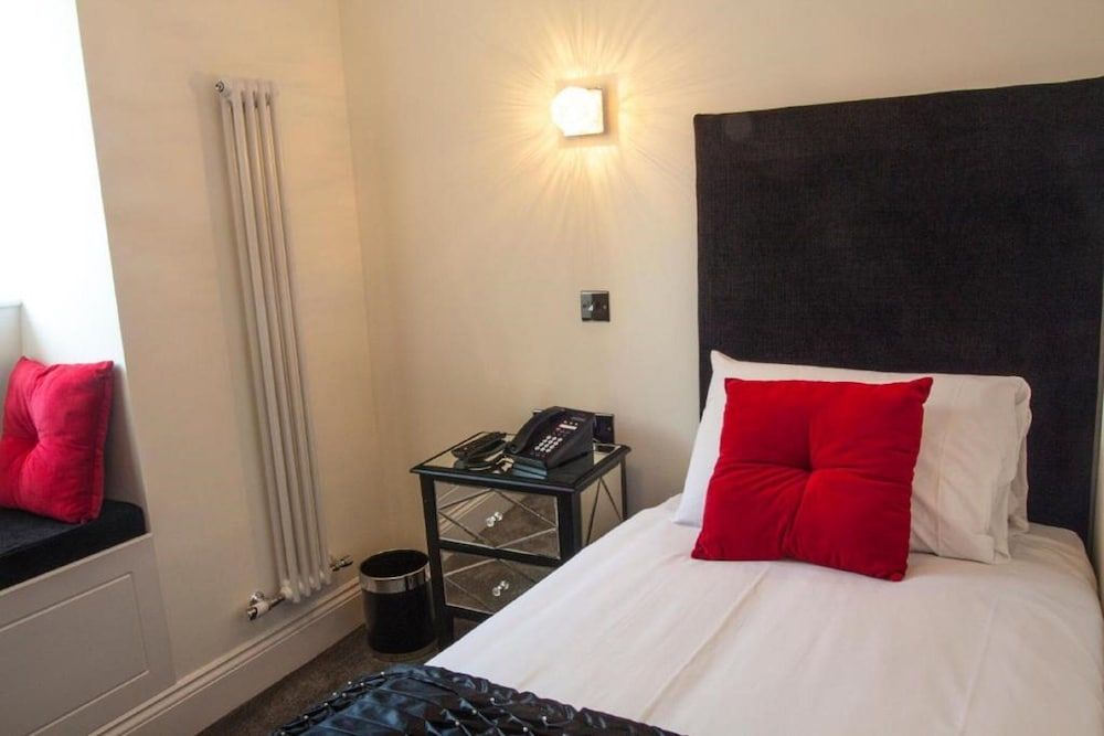 Ship Leopard Hotel – No Children Single Room