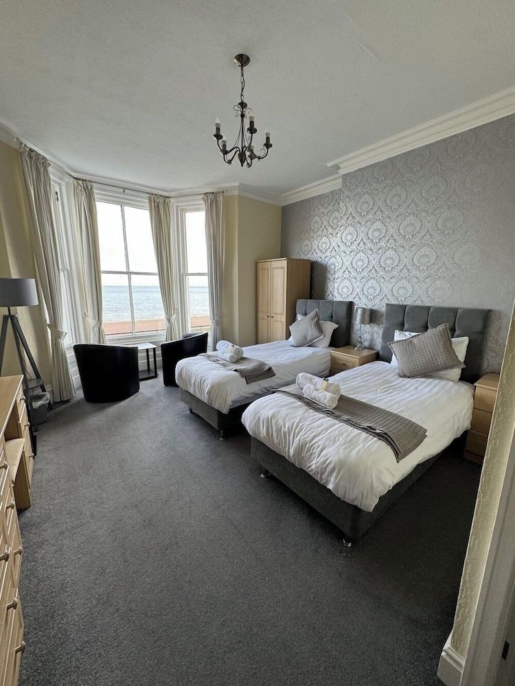 The Winchmore Hotel Premier Twin Room, Sea View