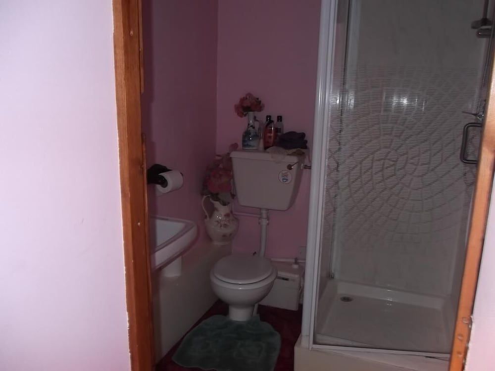 East Farm House B&B Twin Room, Ensuite 2