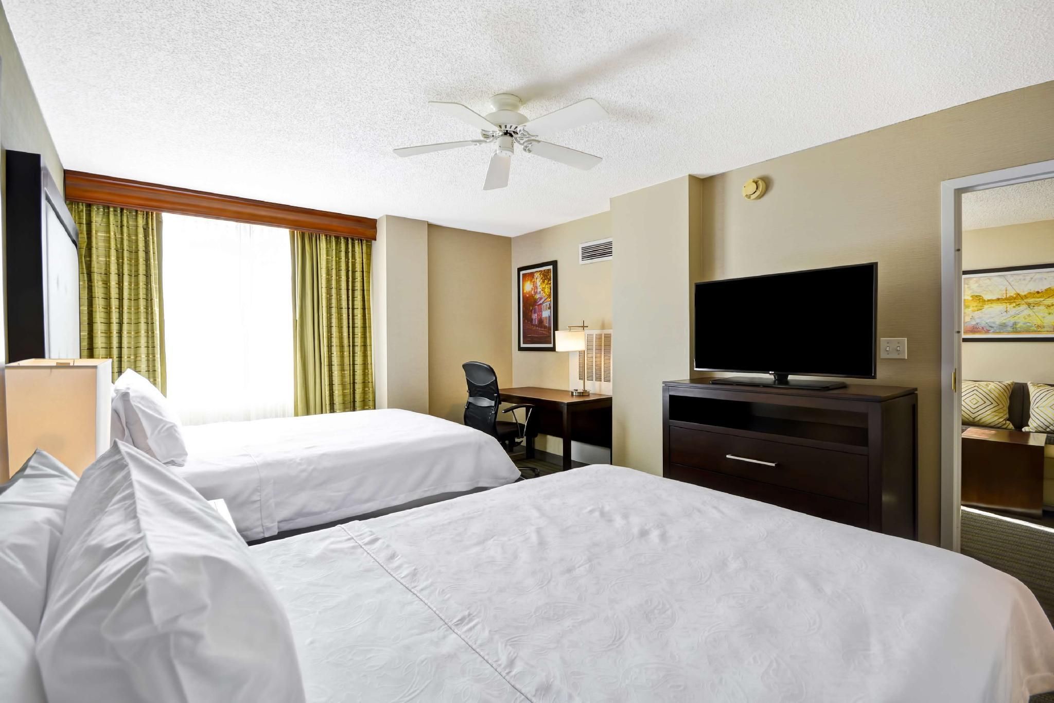 1 King 2 Qn Beds 2 Bdrm 2 Bath Suite Nonsmoking
