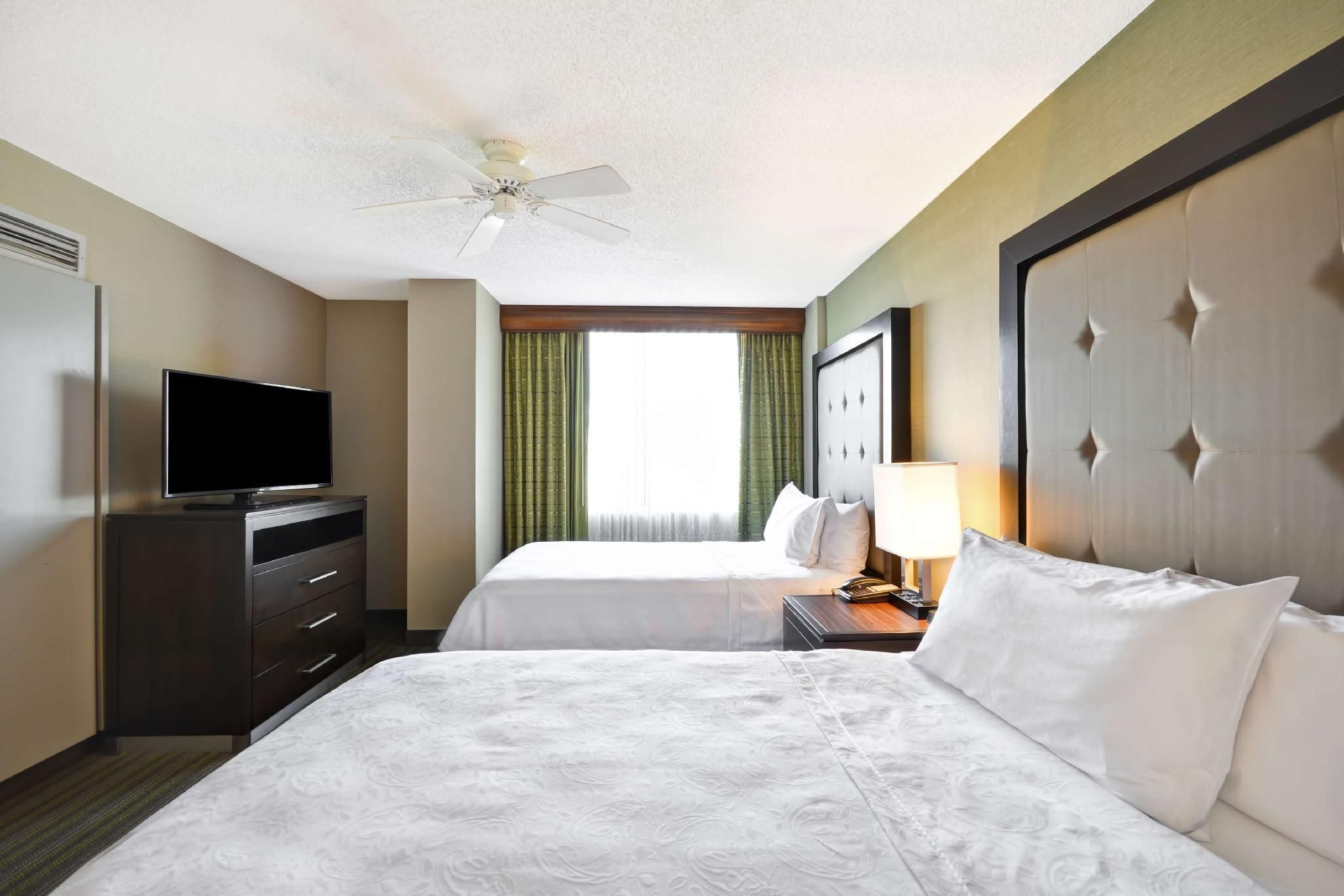 2 DOUBLE BEDS PREMIUM 1 BEDROOM SUITE NONSMOK